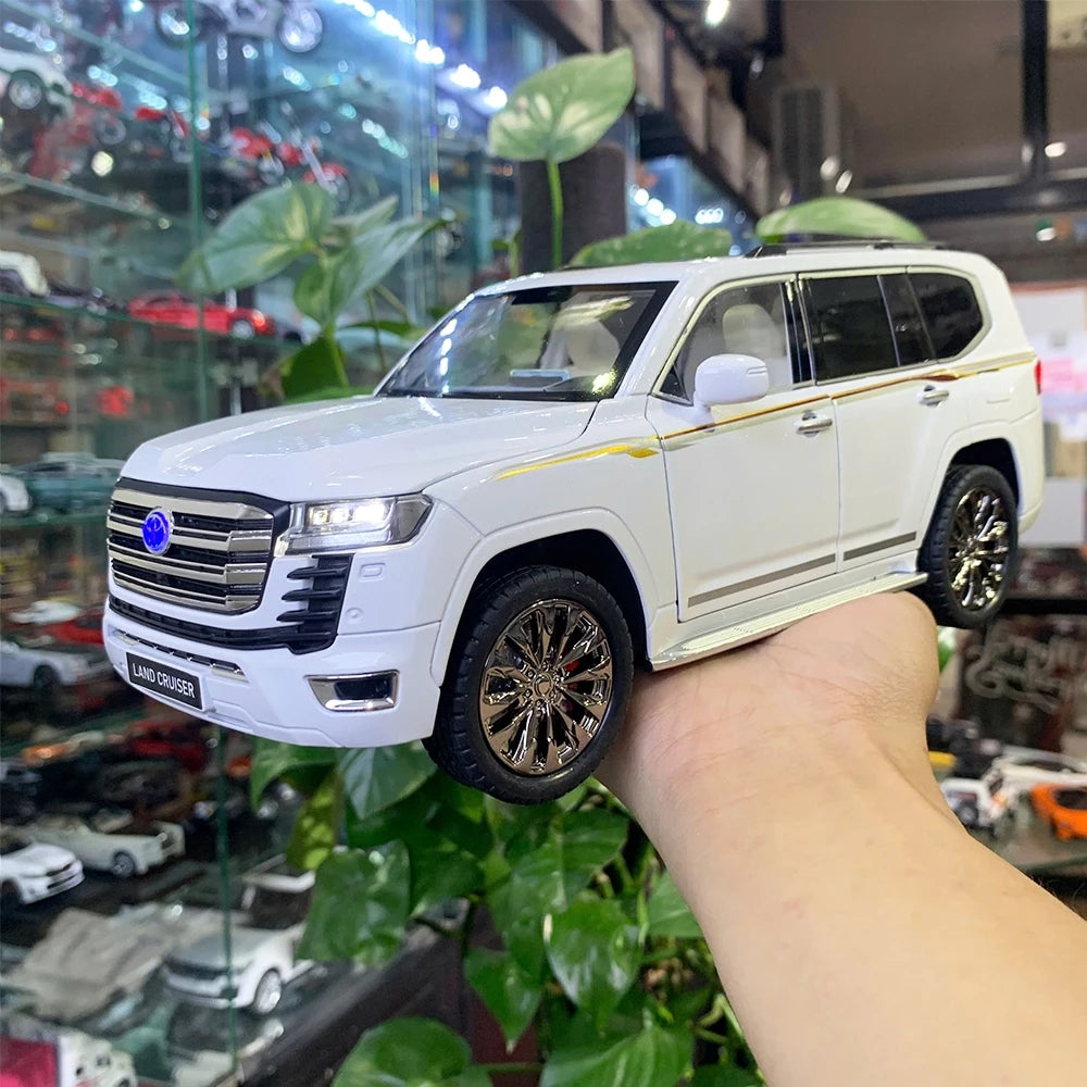 1:18 Toyota Land Cruiser LC300 Diecast Model Car by CHIZHI | SUV Alloy Scale Model with Sound & Light | Metal Body Collectible Toy for Kids & Adults