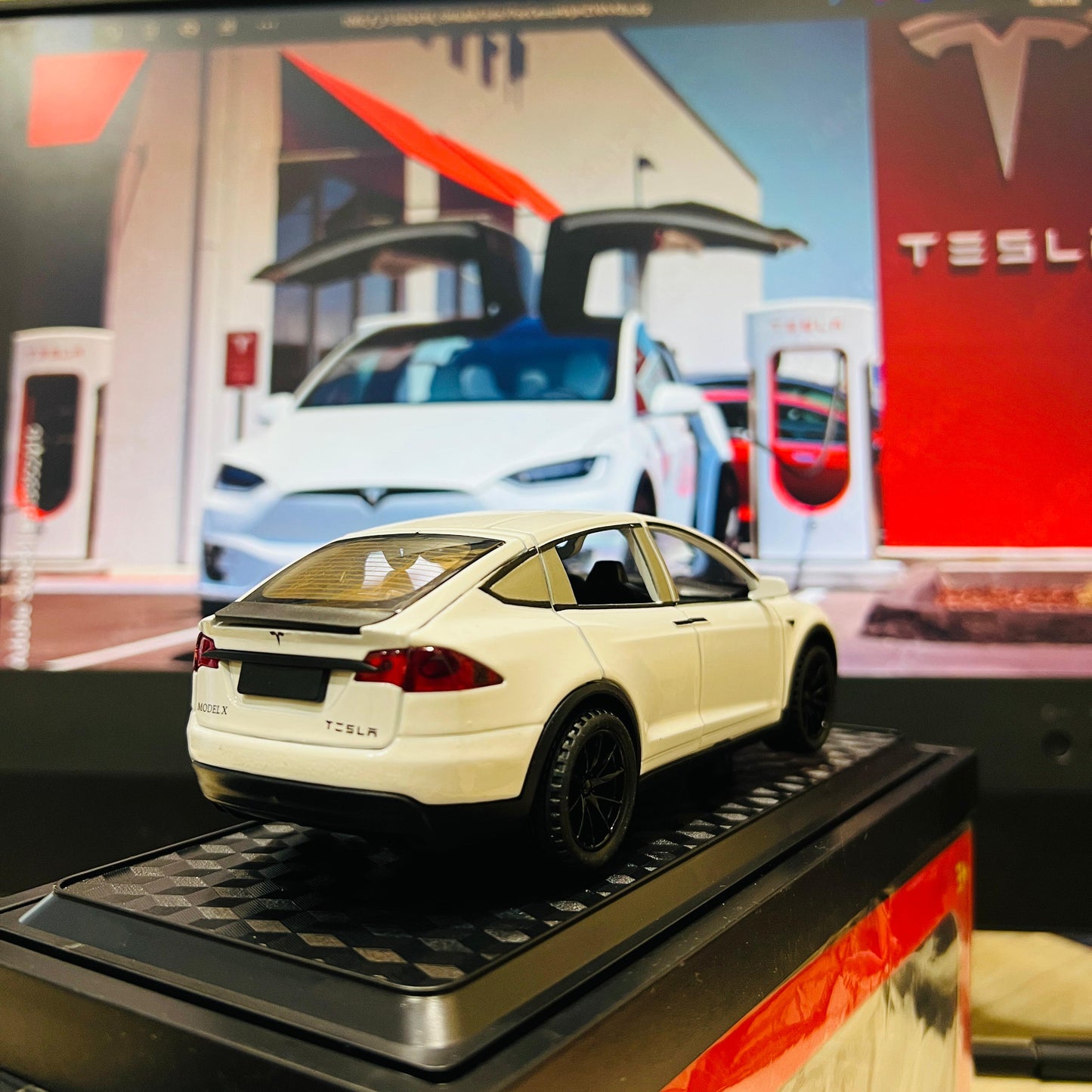 Tesla Model X Diecast Car – 1:28 Scale White Alloy SUV | Pull Back Action | Opening Doors | Electric Vehicle Model Toy for Kids & Collectors - Mahal Al Madinahdiecast carMahal Al MadinahMahal Al MadinahTesla Model X Diecast Car – 1:28 Scale White Alloy SUV | Pull Back Action | Opening Doors | Electric Vehicle Model Toy for Kids & CollectorsTesla Model X Diecast Car – 1:28 Scale White Alloy SUV | Pull Back Action | Opening Doors | Electric Vehicle Model Toy for Kids & Collectors
