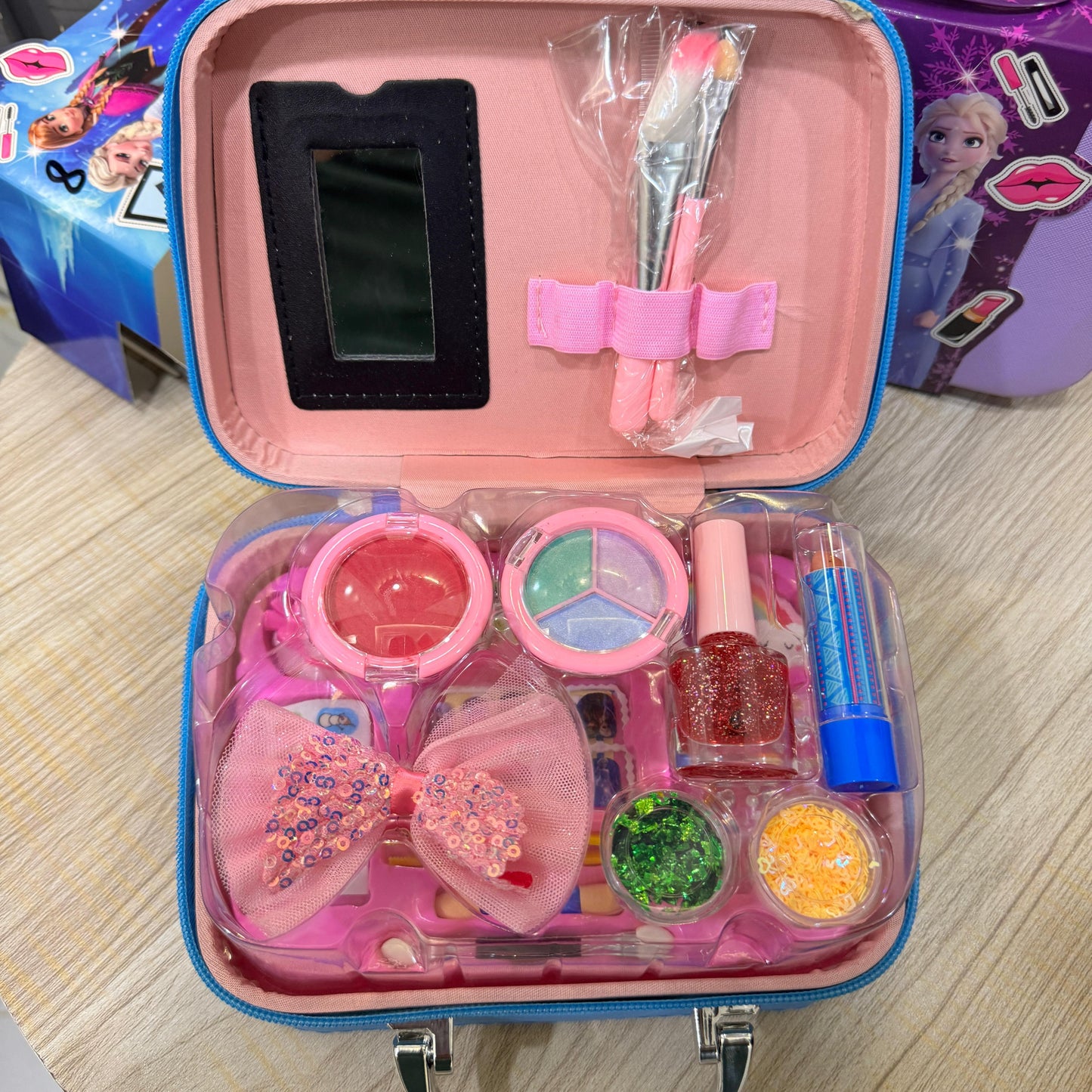 Frozen Makeup Vanity Bag for Girls – Realistic Beauty Toy Set with Mirror, Makeup Accessories & Carry Case – Perfect Gift for GIRLS - Mahal Al MadinahMAKEUP KITMahal Al MadinahMahal Al MadinahFrozen Makeup Vanity Bag for Girls – Realistic Beauty Toy Set with Mirror, Makeup Accessories & Carry Case – Perfect Gift for GIRLSFrozen Makeup Vanity Bag for Girls – Realistic Beauty Toy Set with Mirror, Makeup Accessories & Carry Case – Perfect Gift for GIRLS