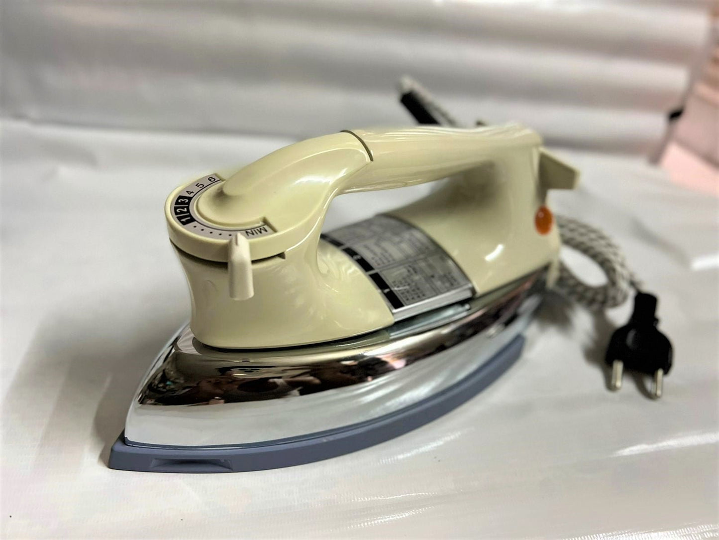 Panasonic NI - 22AWT – Deluxe Automatic Dry Iron 1000W with Non - Stick Soleplate & 6 Temperature Settings - Mahal Al MadinahMahal Al MadinahMahal Al MadinahPanasonic NI - 22AWT – Deluxe Automatic Dry Iron 1000W with Non - Stick Soleplate & 6 Temperature Settings.Panasonic NI - 22AWT – Deluxe Automatic Dry Iron 1000W with Non - Stick Soleplate & 6 Temperature Settings